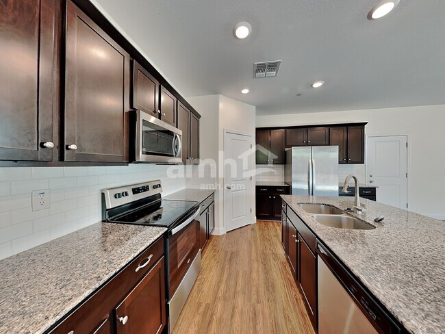 Building Photo - 5957 W Larkspur Dr