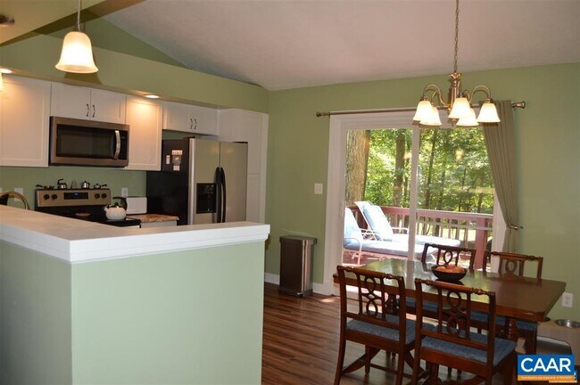 Building Photo - 9 N Bearwood Dr