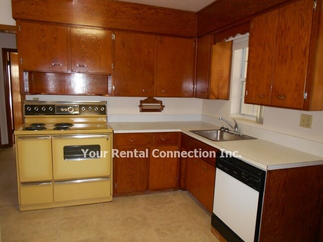 Building Photo - 1047 Pineview Pl