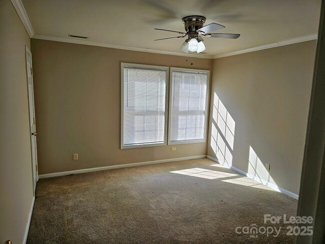 Building Photo - 7028 Walnut Ridge Ct