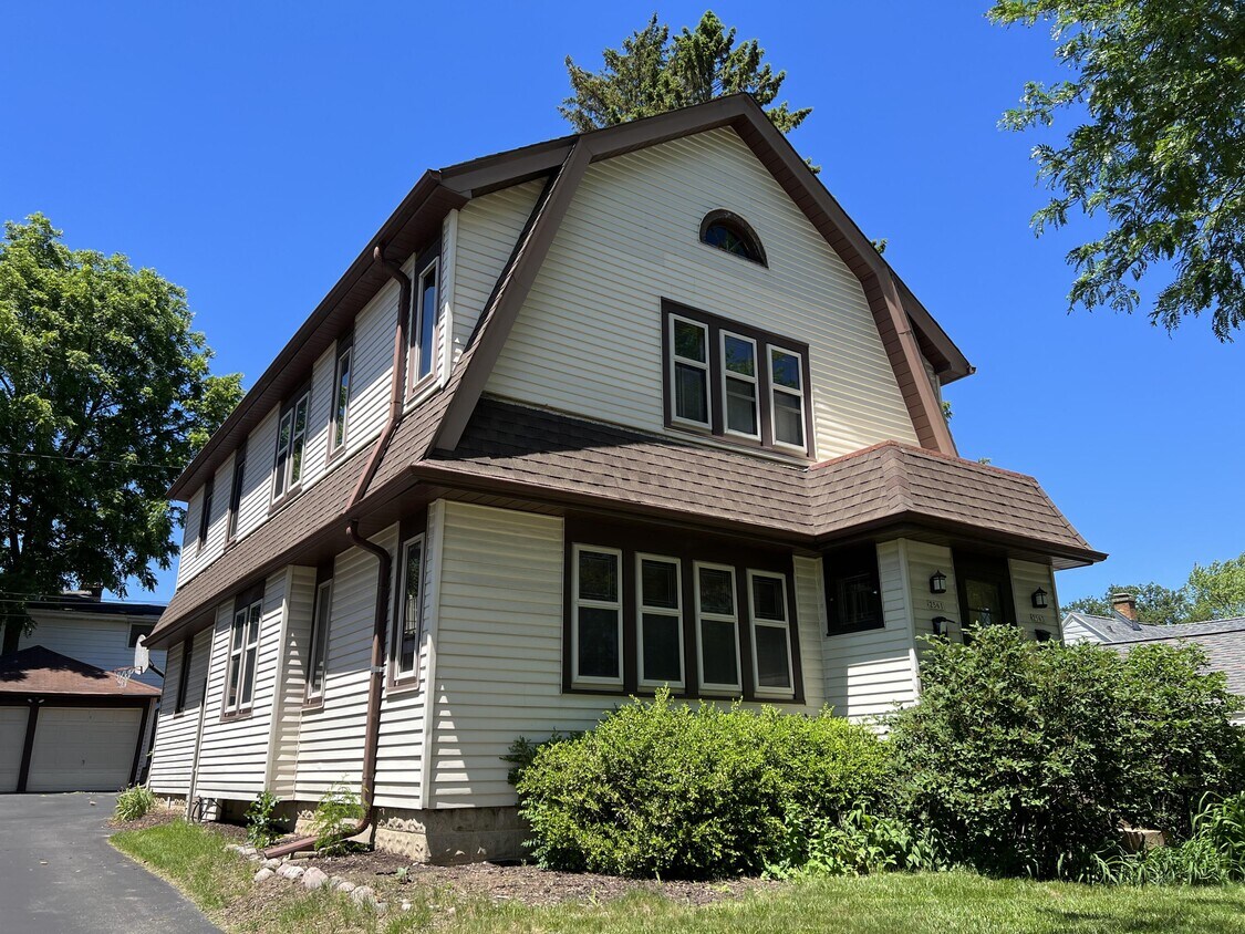 2563 N 75th St, Wauwatosa, WI 53213 Townhouse for Rent in Wauwatosa