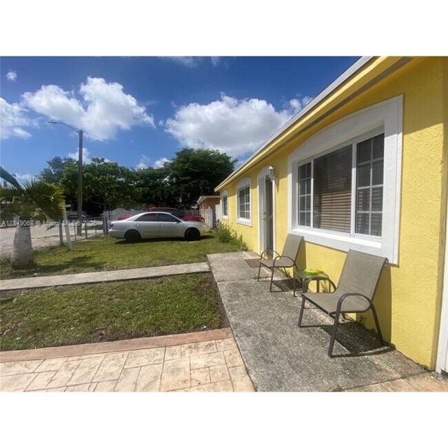 Foto del edificio - 10440 NW 28th Ct