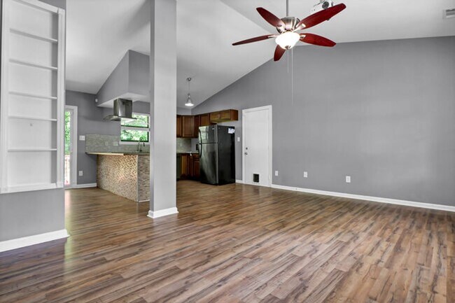 Building Photo - 221 Pollard Dr