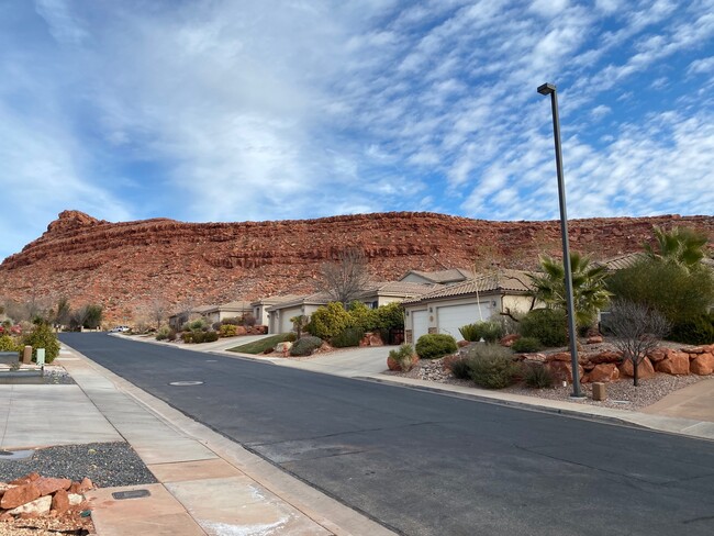 Building Photo - 2242 N Gunsight Dr