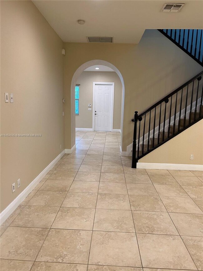 Foto del edificio - 12049 NW 83rd Pl