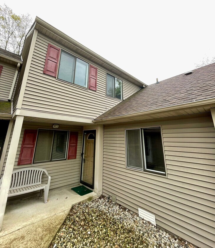 Foto del edificio - 2105 Dogwood Ln
