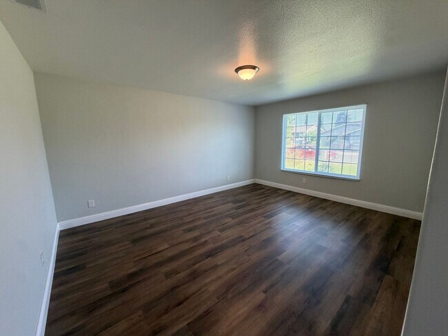 Building Photo - 8267 Moorhaven Way