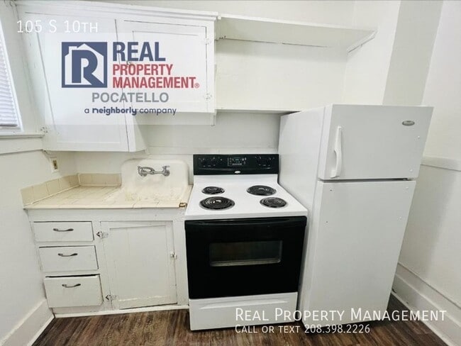 Building Photo - Studio Apartment - Pet Negotiable