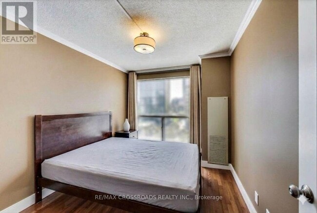 Building Photo - 298 Jarvis St