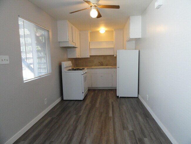 Kitchen - 509 S Mathews St