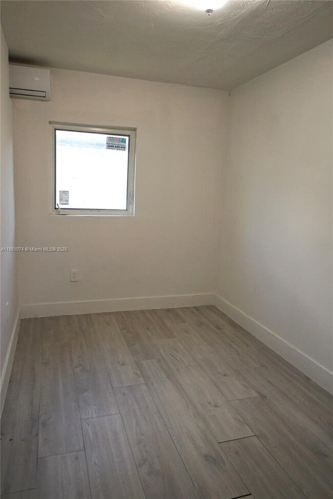 Foto del edificio - 584 NW 65th St