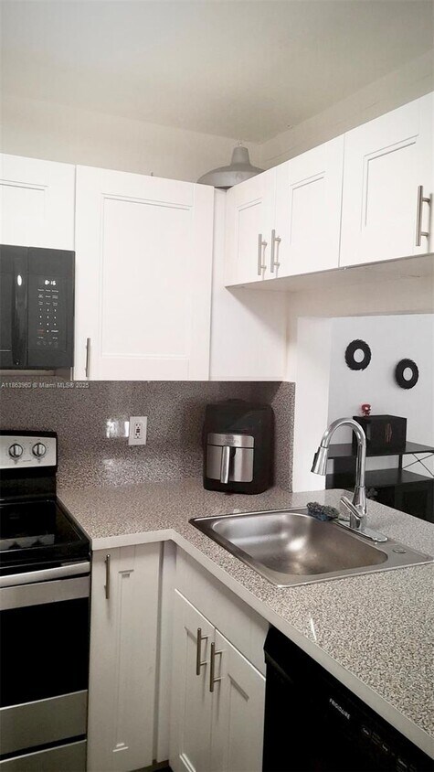 Primary Photo - 14915 SW 104th St