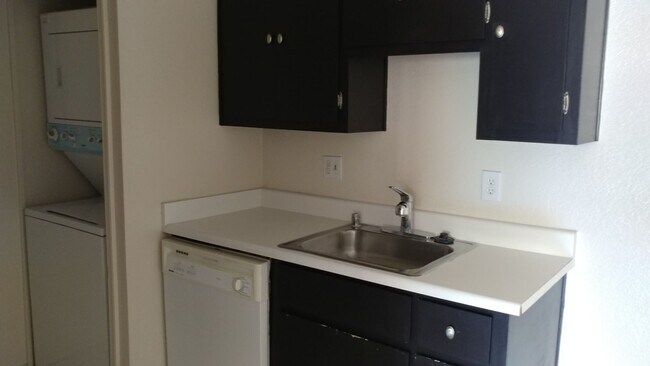 Foto del edificio - ADORABLE POOLSIDE CONDO IN THE MELROSE!