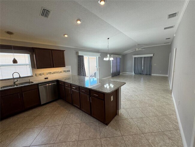 Foto del edificio - 2272 Vassar Ln
