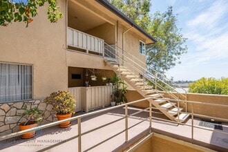 Building Photo - 385 Cliff Dr