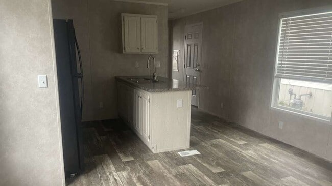 Building Photo - 22 Eastview Dr