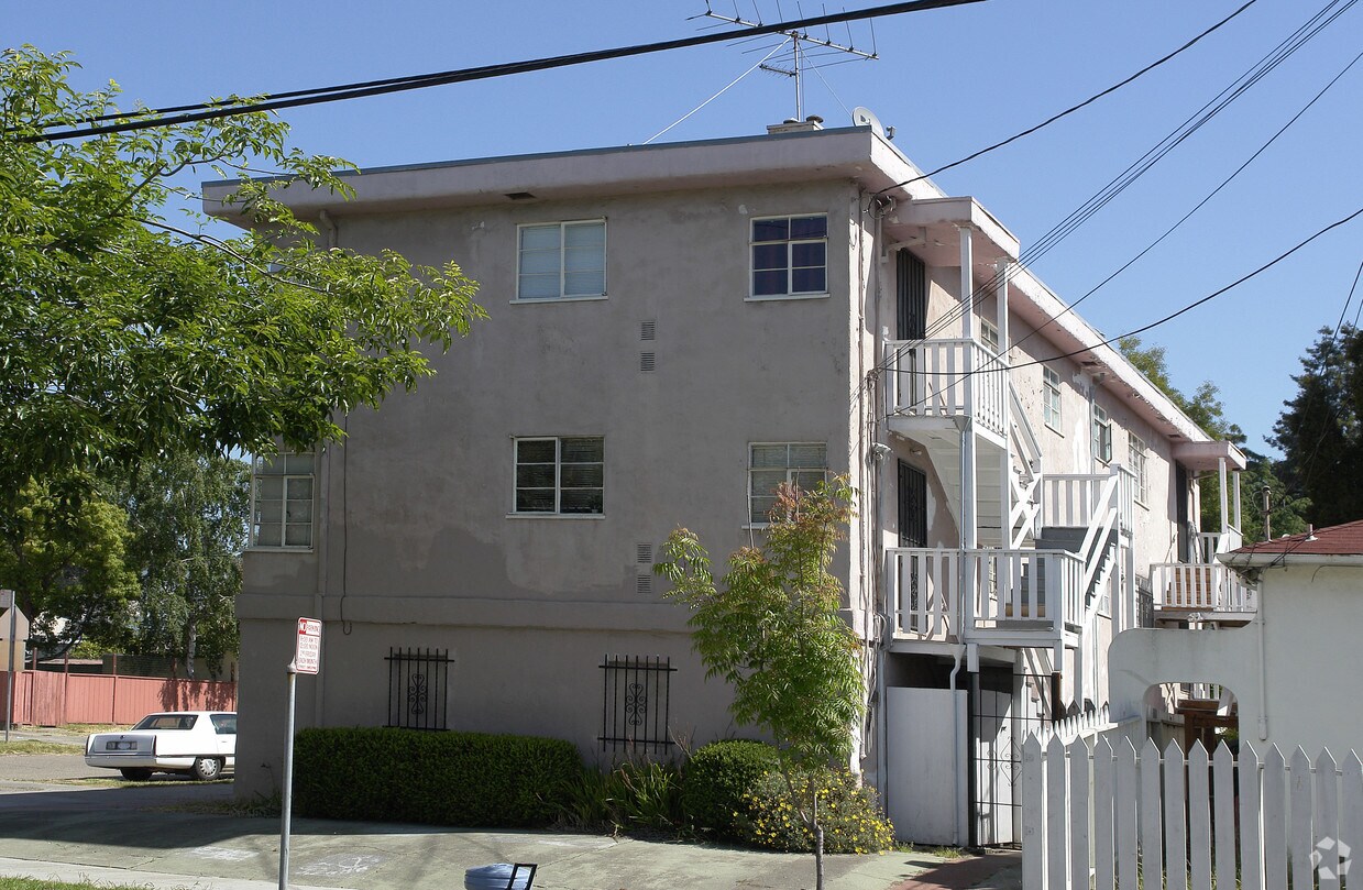 Foto del edificio - 3306 61st Ave