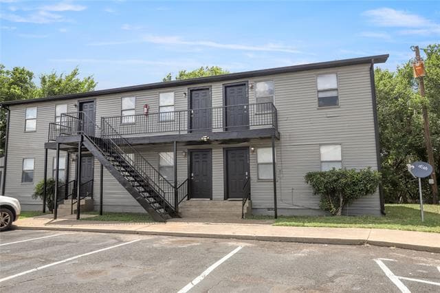 Building Photo - 1702 Mineral Wells Hwy