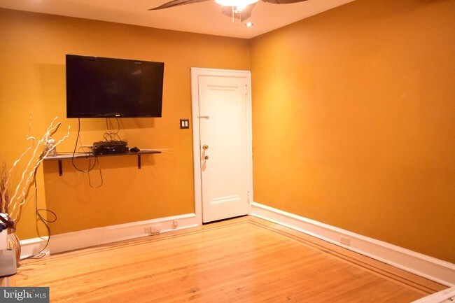 Foto del edificio - 1424 W Grange Ave