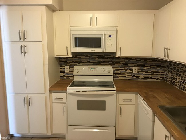 Building Photo - 2 br, 2 bath  - 16501 Blatt Blvd Apt 201