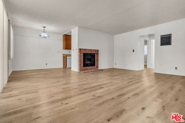 Foto del edificio - 2469 Purdue Ave