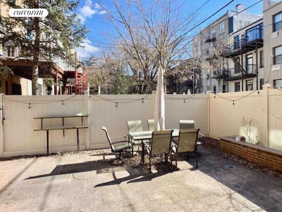 Primary Photo - 386 Butler St