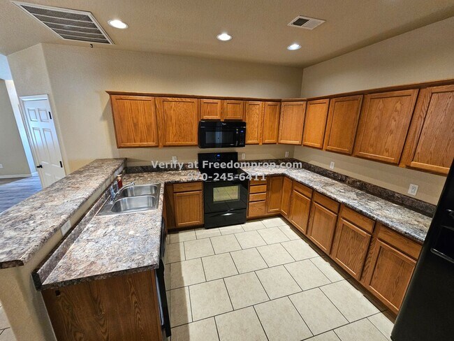Foto del edificio - Newer Home!  Convenient Location to St. Ma...