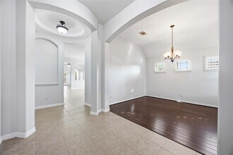 Building Photo - 601 Dunlavy Ln