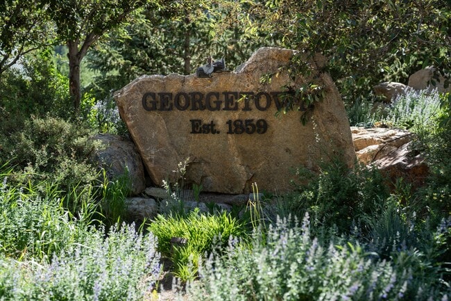 Building Photo - 205 Loop Dr