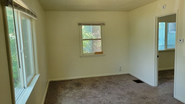 Building Photo - 2 Bedrooms, 1 Bathroom Single Family Home ...
