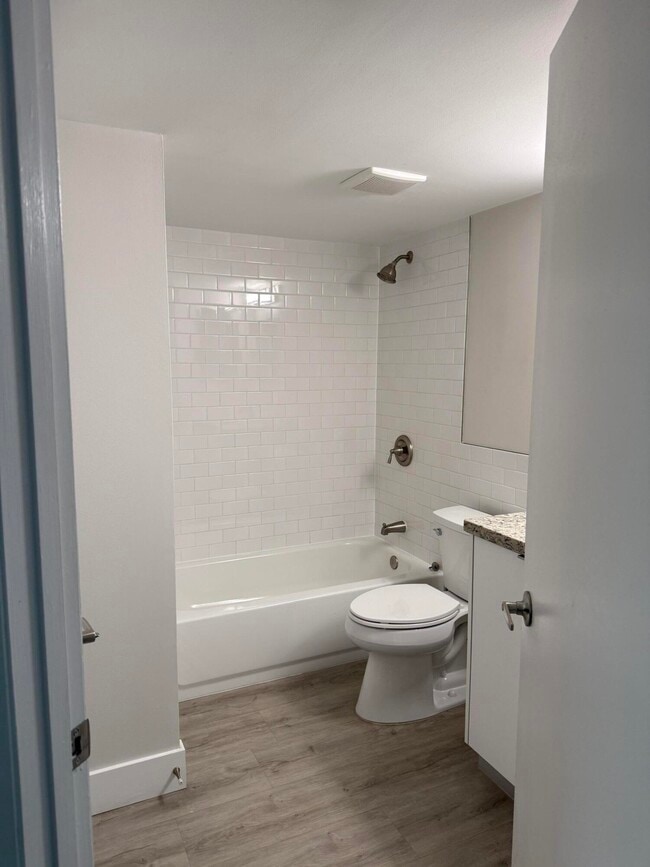 Building Photo - 1043 Coral Club Dr