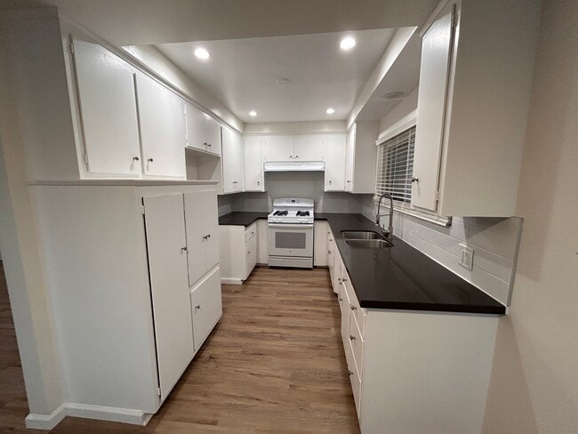 Foto del edificio - 701 S Osage Ave