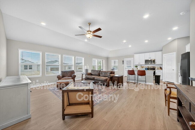 Building Photo - 1177 Water Valley