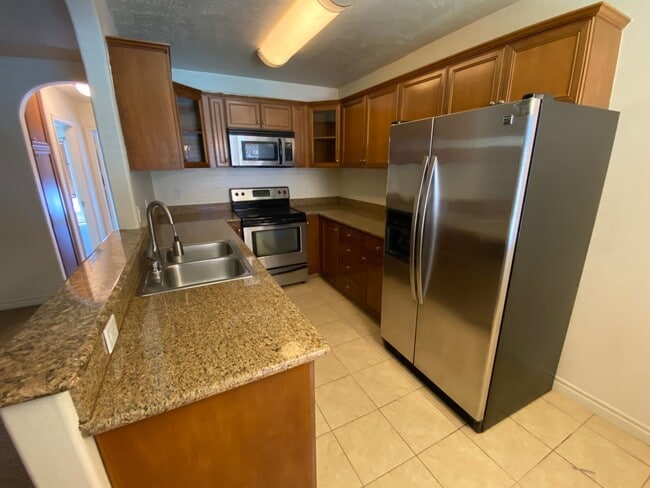 Building Photo - 792 Avocado Ave