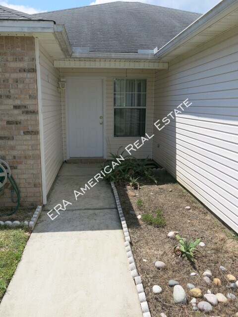 Building Photo - Close to both military bases!