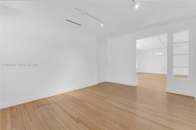 Foto del edificio - 1296 NE 99th St