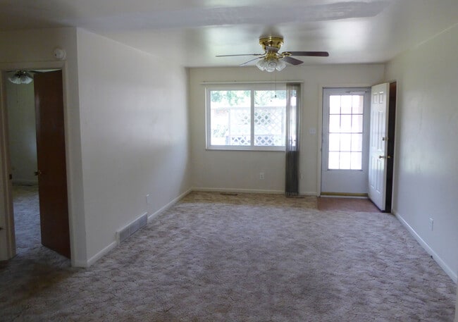 Building Photo - 808 Dawn Ave