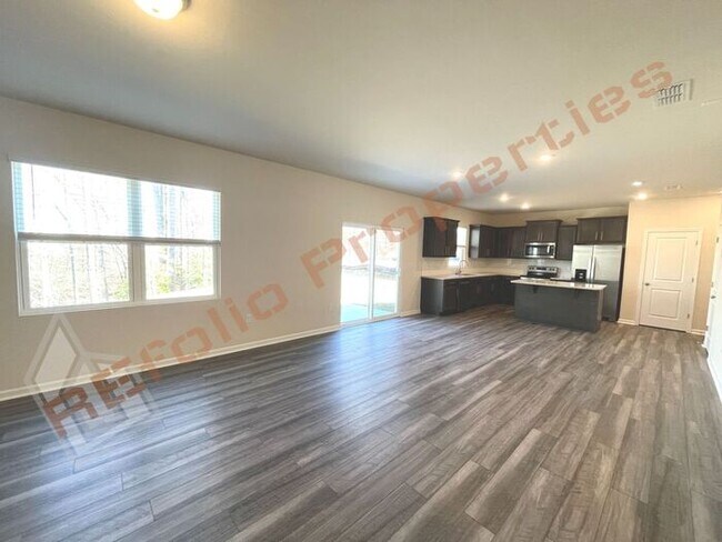 Building Photo - Beautiful Brand New 2 Story 4 Bedroom 2.5 ...