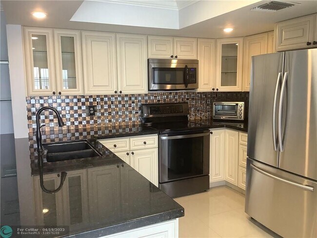 Building Photo - 1404 Oxford Ln