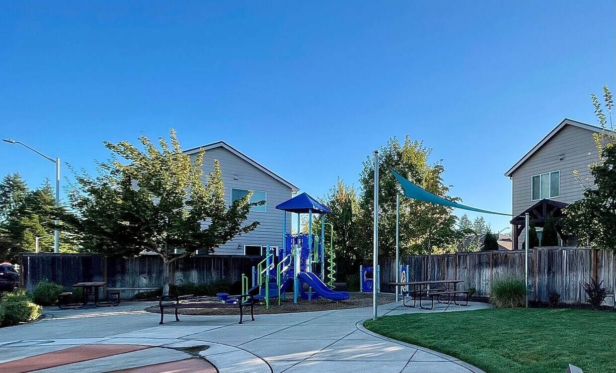Primary Photo - Fabulous North Plains 4 Bed 2.5 Bath House...