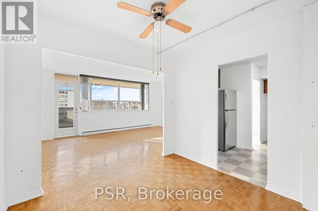 Photo du bâtiment - 240 Markland Dr