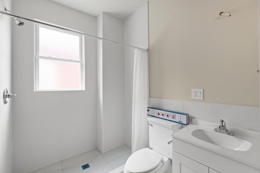 Foto del edificio - 3 bedroom in Chicago IL 60618