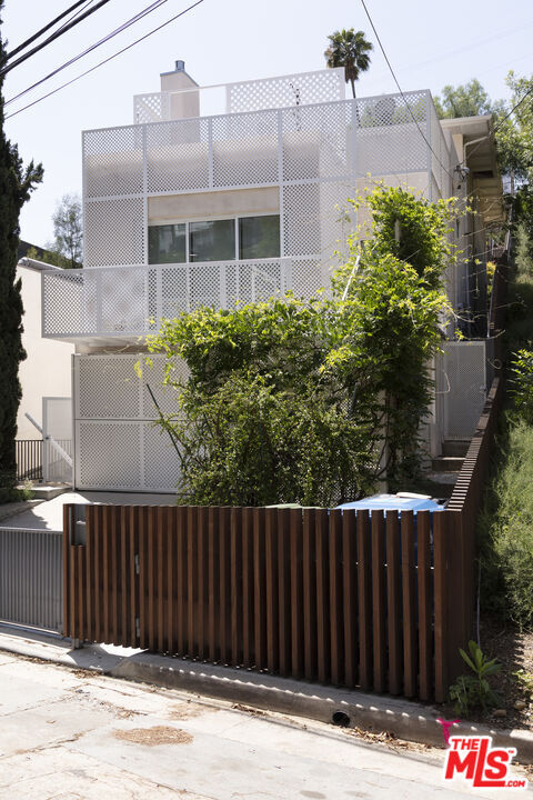 Building Photo - 444 W Avenue 37