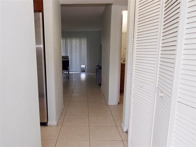 Foto del edificio - 7400 NW 85th Ct