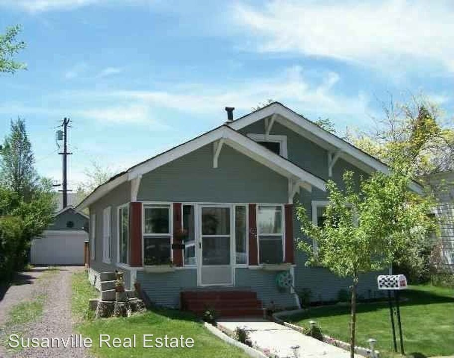 704 Court St, Susanville, CA 96130 House Rental in Susanville, CA