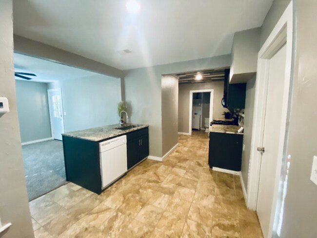 Foto del edificio - 815 Fairway Dr