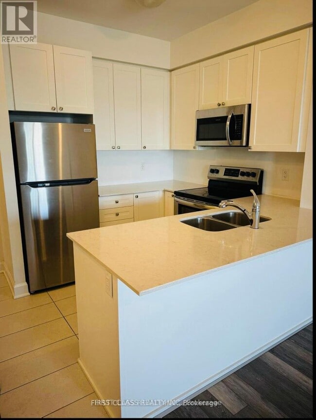 Building Photo - 50-450 Lakebreeze Dr