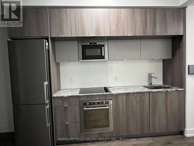 Photo du bâtiment - 575-2575 Bloor St E