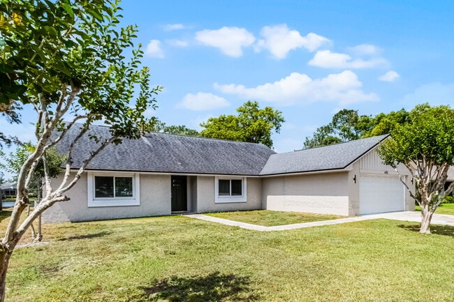 Building Photo - 485 Lakeshore Dr