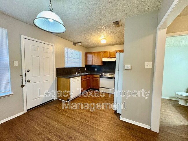 Foto del edificio - 1407 Courtney Pl